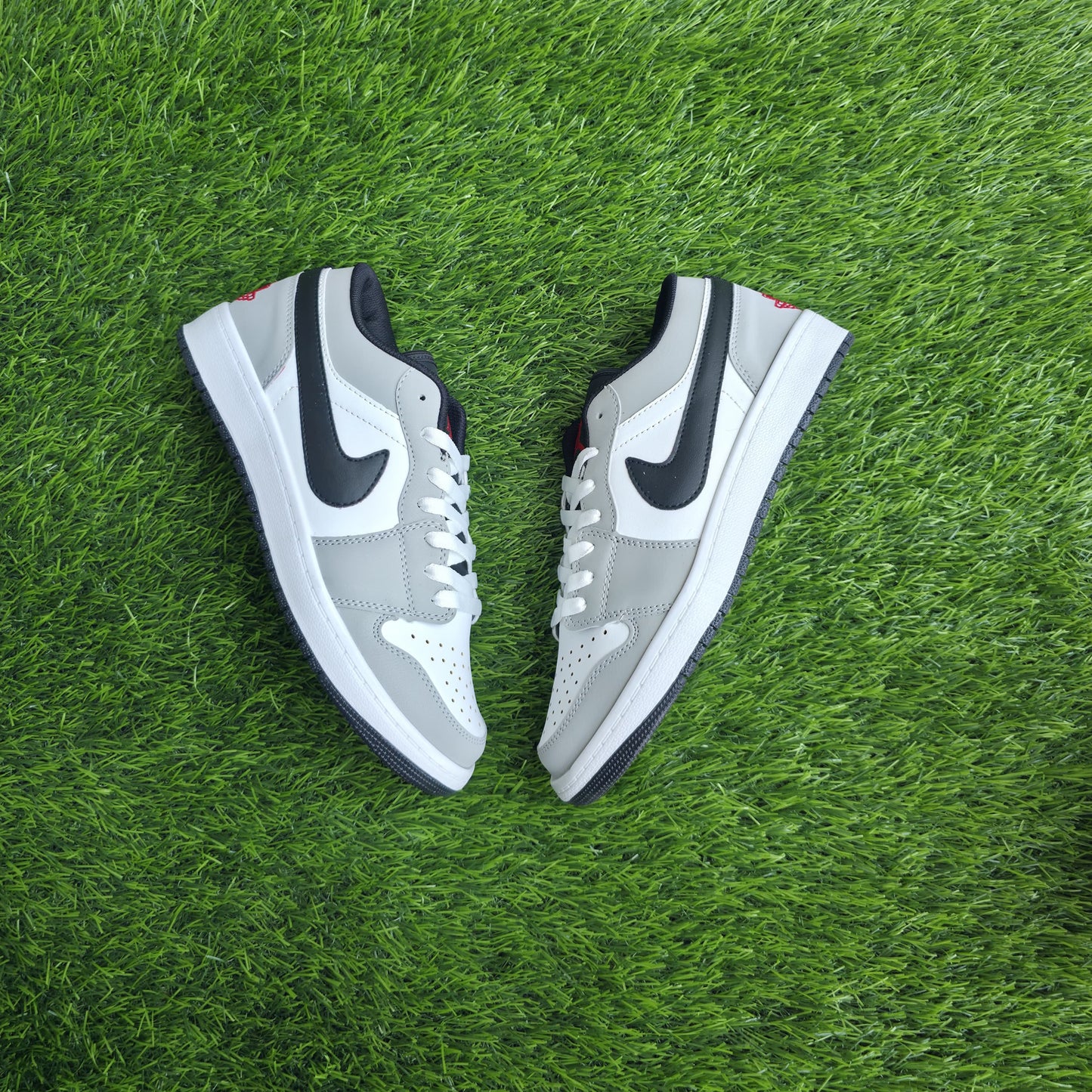 Jordan1 low Grey white